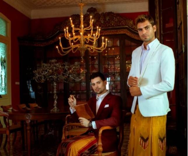 Inspirasi Outfit Lebaran Bergaya Trendi Bersama Sarung BHS