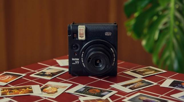 FUJIFILM Luncurkan Kamera Instan Analog Terbaru Seri Premium INSTAX mini 99 di Indonesia