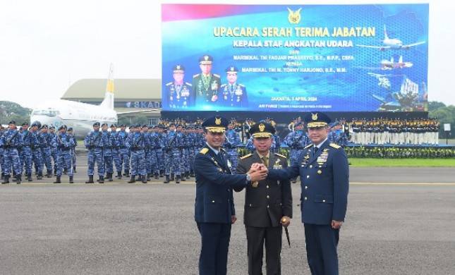 Panglima TNI Pimpin Serah Terima Jabatan Kepala Staf TNI Angkatan Udara di Lanud  Halim 