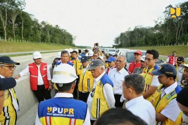 Tinjau Ruas Tol Palembang - Betung, Menteri Basuki: Tuntas Awal 2025