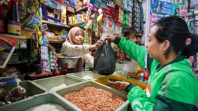 KemenKopUKM Tak Pernah Larang Warung Madura Buka 24 Jam