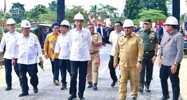 Panglima Jenderal TNI Agus Subiyanto Dampingi Presiden  RI Kunjungan Kerja ke Provinsi Sulawesi Tenggara