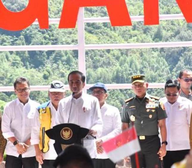 Panglima TNI Jenderal Agus Subiyanto Dampingi  Presiden Jokowi  di Hari Ketiga Kunjungan Kerja ke Sulawesi Tenggara