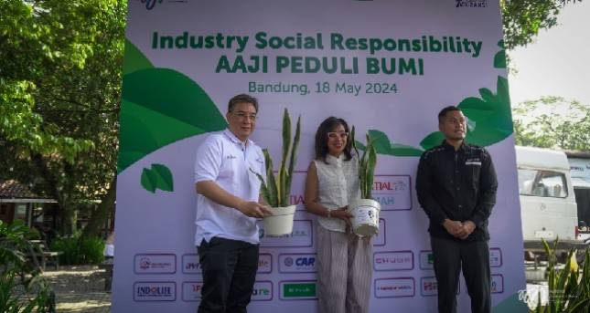 AAJI Bersama 20 Perusahaan Anggota Bagikan 1.350 Lidah Mertua