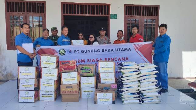 Gunung Bara Utama Kirim Bantuan Untuk Korban Banjir Kutai Barat