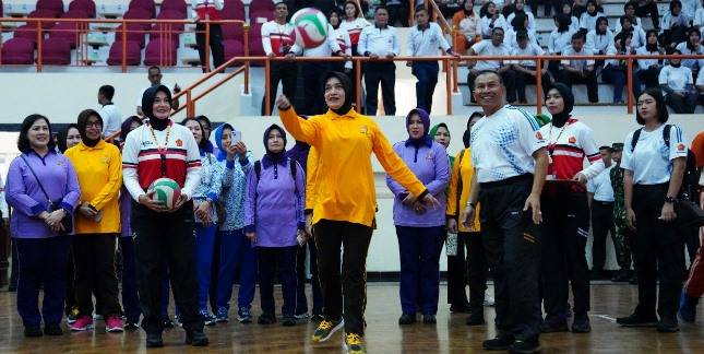 Aspers Panglima TNI Buka Pertandingan Bola Voly Kartini Cup XX Tahun 2024