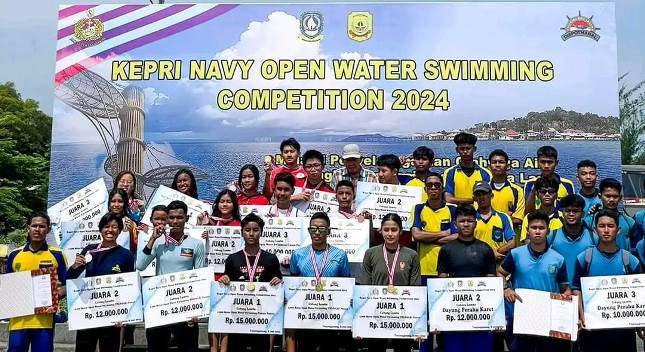 Prajurit Marinir Raih Juara Pertama  Event Navy Open Swimming Copetitiion 2024 