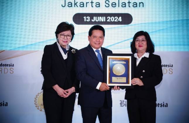 Hery Gunardi Dinobatkan CEO of The Year dan BSI Sebagai Bank Syariah Terbaik