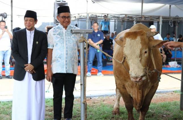 Rayakan Momen Berbagi di Idul Adha 1445 H, Bank Mandiri Salurkan Daging Kurban ke Masyarakat