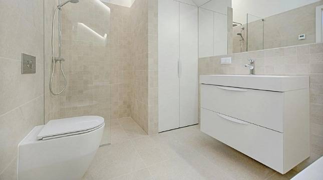 8 Langkah Memasang Lantai Kamar Mandi Anti Rembes