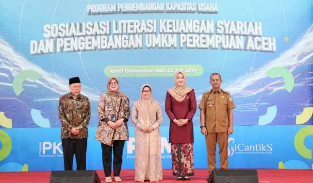 Berdayakan Peremuan, PNM dan OJK Gelar Literasi Keuangan Syariah di Aceh