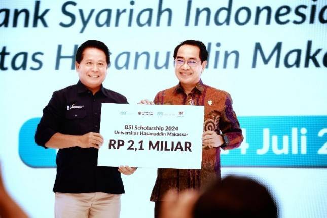BSI Gelar CEO Mengajar di Makassar & Berikan Beasiswa Rp5,5 Miliar