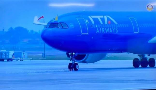 Mendarat di Bandara Soekarno Hatta, Paus Fransiskus Disambut Tokoh Gereja dan Pejabat Negara