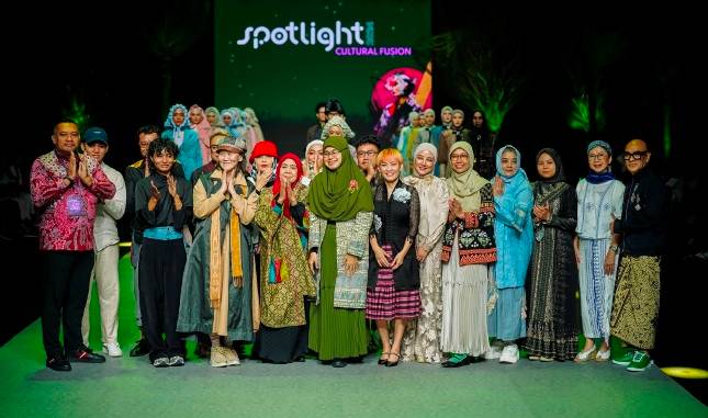 SPOTLIGHT Indonesia 2024, Perpaduan Wastra Nusantara dan Fesyen Kontemporer 