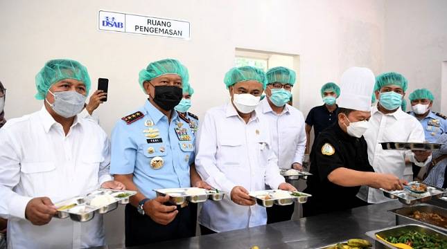 Menkop Budi Arie Gelar Kick Off Program MBG di SD Angkasa 5 Halim, Jakarta