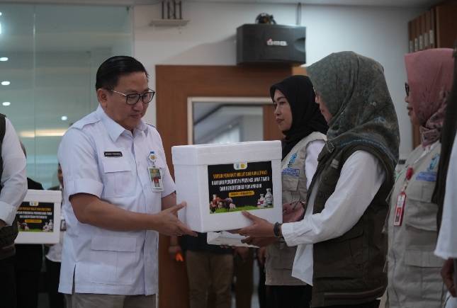 Kementan Distribusikan 652 Ribu Dosis Vaksin PMK Tahap 2 ke Jawa Timur