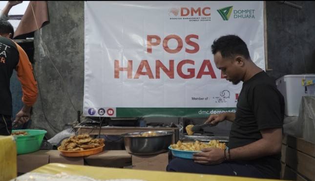 Dompet Dhuafa Sediakan Makanan Berbuka dan Sahur untuk Penyintas Banjir Bandang Cisarua