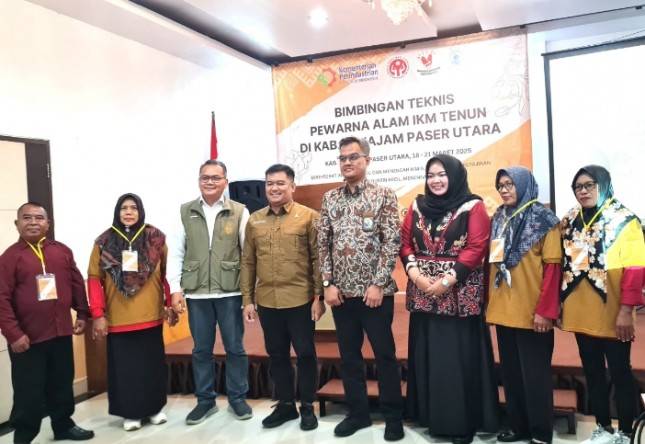 Kemenperin-Dekranas Bimbing IKM Tenun Gunakan Pewarna Alam