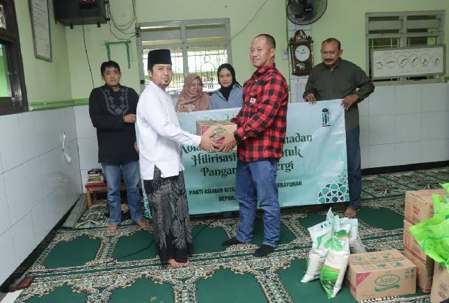 Forwatan dan Tiga Asosiasi Hilir Sawit Berbagi Manfaat Produk Turunan Sawit kepada Ratusan Yatim Piatu
