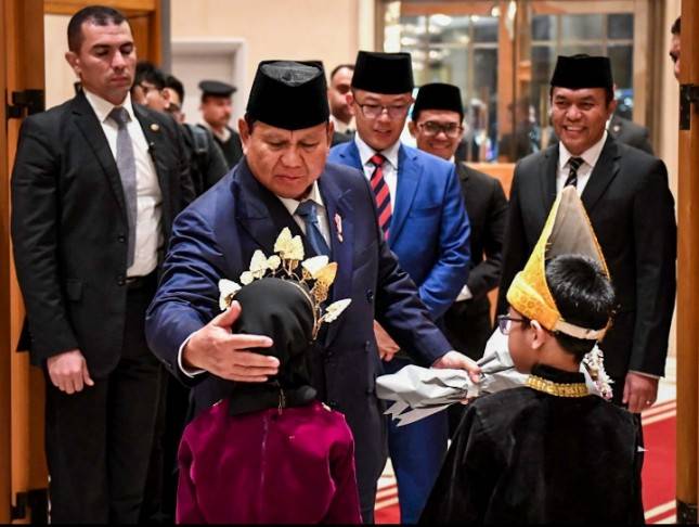 Kunjungan Kerja ke Mesir, Presiden Prabowo Disambut Hangat Diaspora Indonesia di Kairo