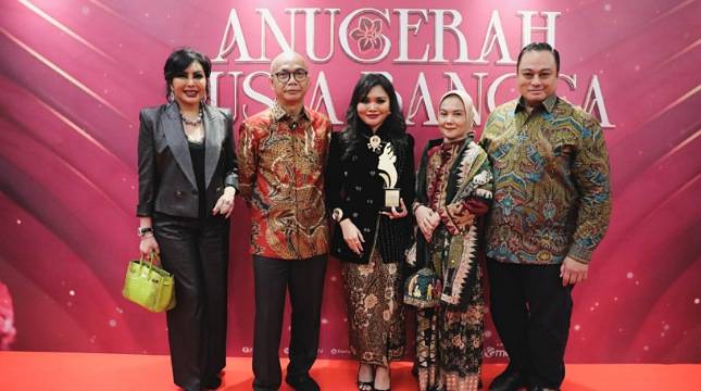 Cahaya Manthovani Raih Penghargaan Puspa Nawasena di Hari Kartini
