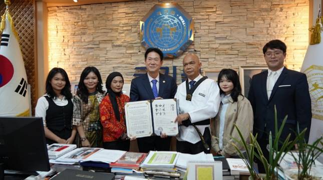 JAM-Intel Kejagung Reda Manthovani Raih Gelar Kehormatan Grand Master dari Markas Taekwondo Dunia