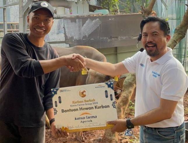 Kimia Farma Apotek Salurkan Hewan Kurban di Depok, Wujudkan Komitmen Sosial Lewat Program TJSL 2025