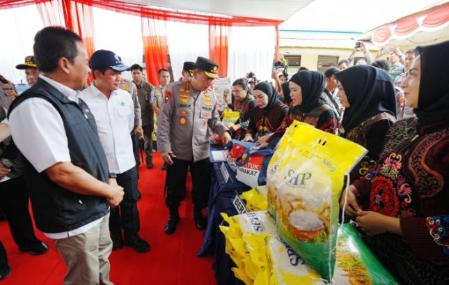 Kapolri Tinjau Gerakan Pangan Murah di Kalbar, Polri Telah Distribusikan 310,25 Ton Beras SPHP