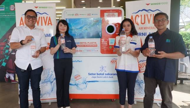 AQUVIVA dan Plasticpay Hadirkan Reverse Vending Machine di FamilyMart Cilandak KKO