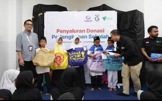 Wujud Zakat Perusahaan: Dompet Dhuafa Bersama Qualita dan Gramedia Salurkan Perlengkapan Sekolah Untuk Anak Yatim dan Dhuafa