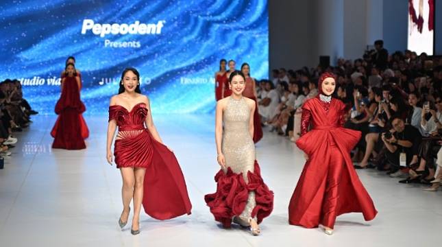 Senyum Putih Pepsodent Ultra White Bikin Panggung JFW 2026 Melongo
