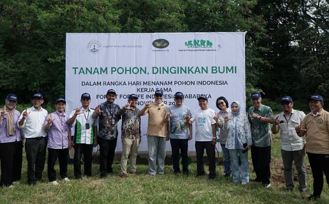 Aksi Hijau Jababeka Bikin Heboh! Tanam 200 Pohon demi Dinginkan Bumi