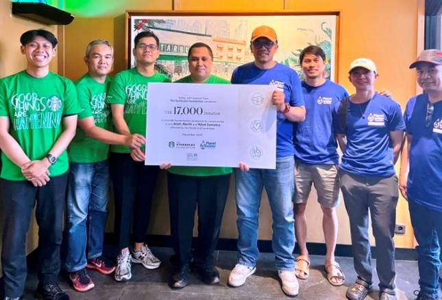 Aksi Cepat Starbucks Salurkan Bantuan bagi Korban Banjir dan Longsor di Sumatra