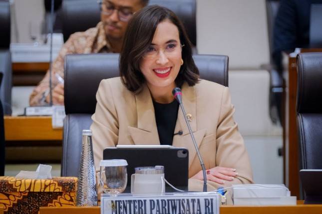 Tajamnya Evaluasi Komisi VII DPR dalam Raker Kemenpar: Dari Investasi, Minat Wisata, hingga Makna Penghargaan Internasional