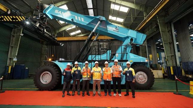 Perkuat Daya Saing Industri Logistik Nasional, JICT Resmikan Armada Alat Berat Bertenaga Listrik