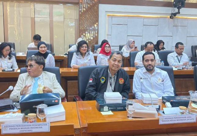 APJATI Dorong Reformasi Total Regulasi Penempatan PMI dalam Rapat Bersama DPR RI