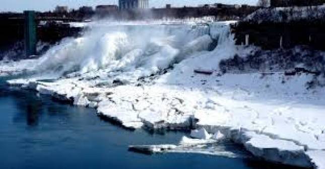 Alami Musim Dingin Ekstrim, Air Terjun Niagara Membeku