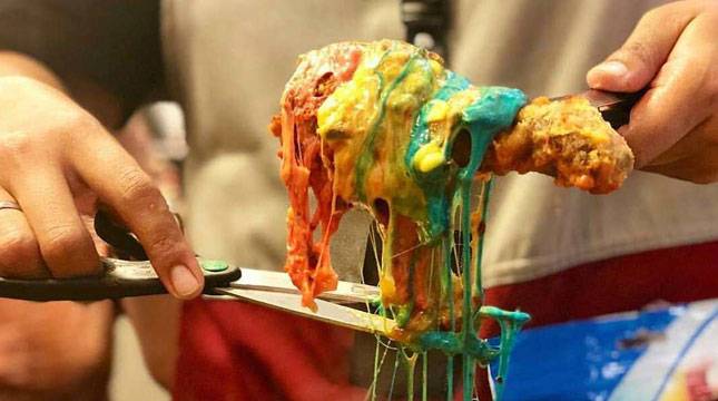Bikin Ngiler! Ini Kuliner Kekinian yang dibalut Keju Warna-Warni