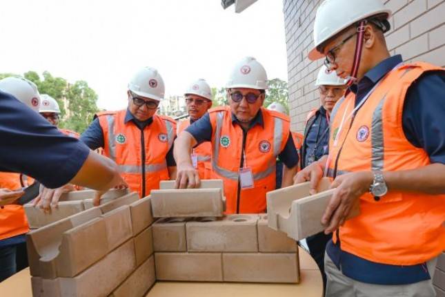 Dukung Percepatan Pemulihan Pascabencana, SIG Kirim 36.000 Bata Interlock Presisi Untuk Pembangunan Hunian Tetap di Kampung Talang, Padang, Sumatra Barat