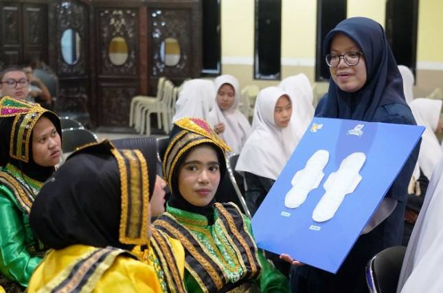 Unicharm Edukasi Kesehatan Reproduksi dan Menstruasi untuk Siswi di Karawang Lewat Program Ramadan Sehati