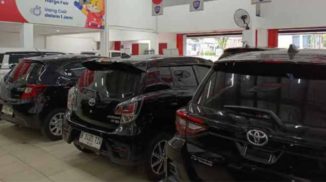 Pasar Mobil Diesel Bekas Tertekan Kenaikan Harga Solar
