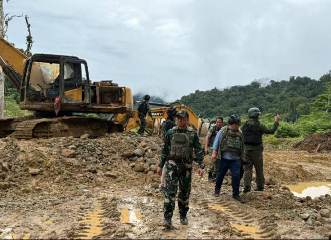 Satgas PKH Tertibkan Tambang Emas Ilegal di Nabire, 10 Alat Berat Diamankan
