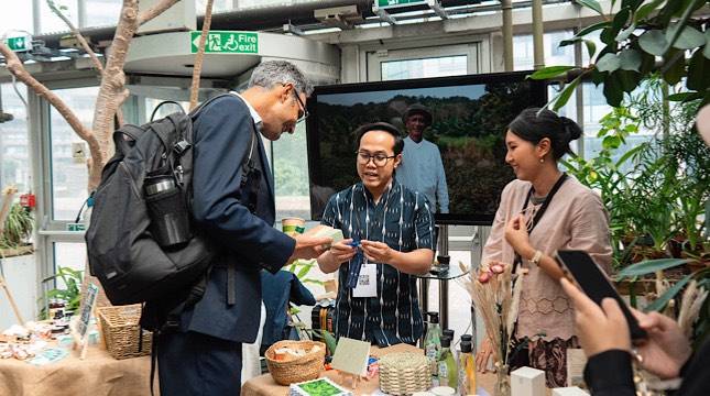 Indonesia Pasok 80% Patchouli Dunia, Kisah Para Petaninya Dibawa ParagonCorp ke Forum Global di London