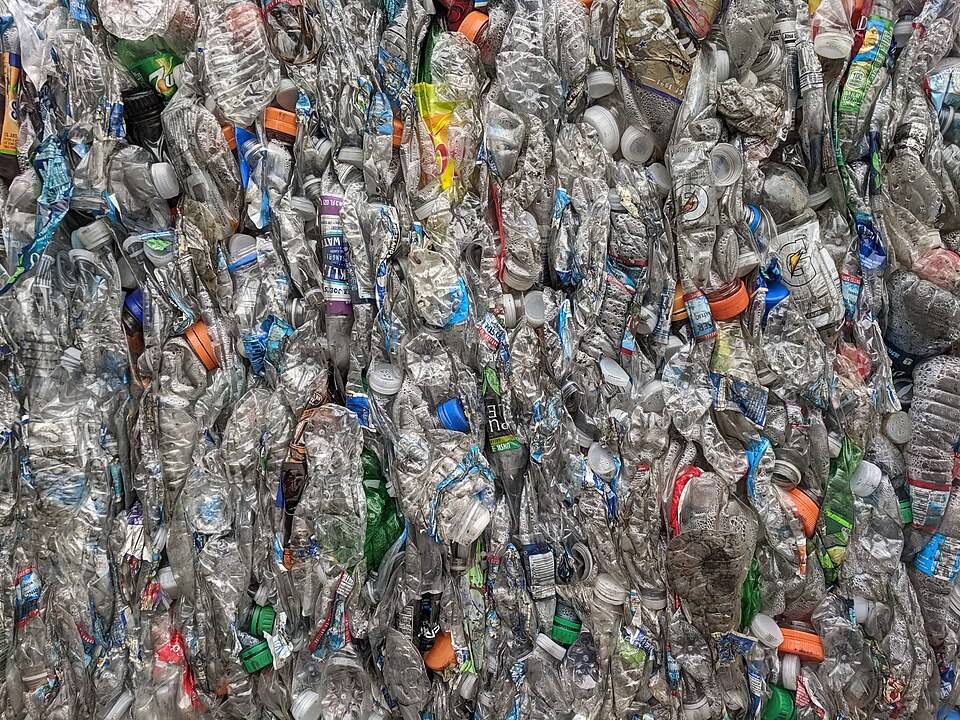 Peluang Bisnis Daur Ulang Limbah 2026: Dari Sampah Jadi Cuan Jutaan
