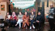 Rini Devianti Nasution, Direktur Program Yayasan Penabulu, Chitra Retna S., Pendiri dan Direktur Article 33, Veronica Tan, Wakil Menteri Pemberdayaan Perempuan dan Perlindungan Anak (PPPA), Sherly Tjoanda, Gubernur Maluku Utara, Irene Umar, Wakil Menteri Ekonomi Kreatif, dan Monica Tanuhandaru, Ketua Yayasan Bambu Lingkungan Lestari/ YBLL