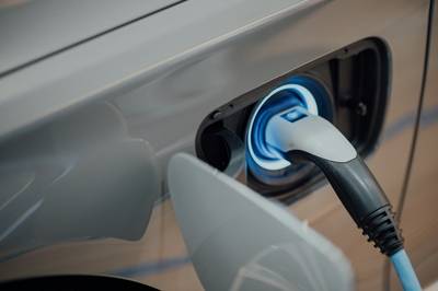 Mobil Listrik Charging Station