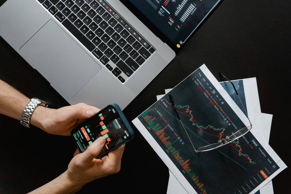 Analisa on-chain Bitcoin - grafik blockchain dan data whale accumulation