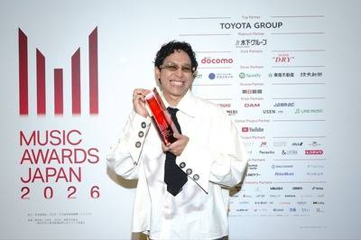 Hindia menerima Special Award Indonesian Popular Music di MUSIC AWARDS JAPAN 2026
