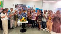 General Manager Amway Indonesia bersama para Amway Leaders merayakan 34 tahun Amway Indonesia dalam Amversary Ceremony