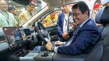 Menkeu Purbaya saat menjajal kendaraan di GIIAS 2026, ICE BSD City 